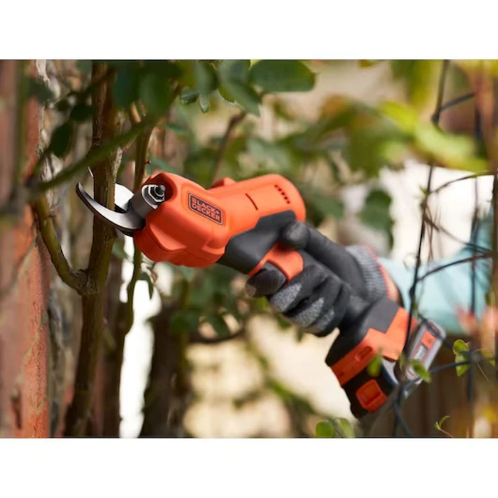 BLACK+DECKER 18V POWERCONNECT Cordless Power Pruner | 25mm Cutting Capacity with 2.0Ah Lithium-Ion Battery & Safety Trigger | BCPP18D1-GB