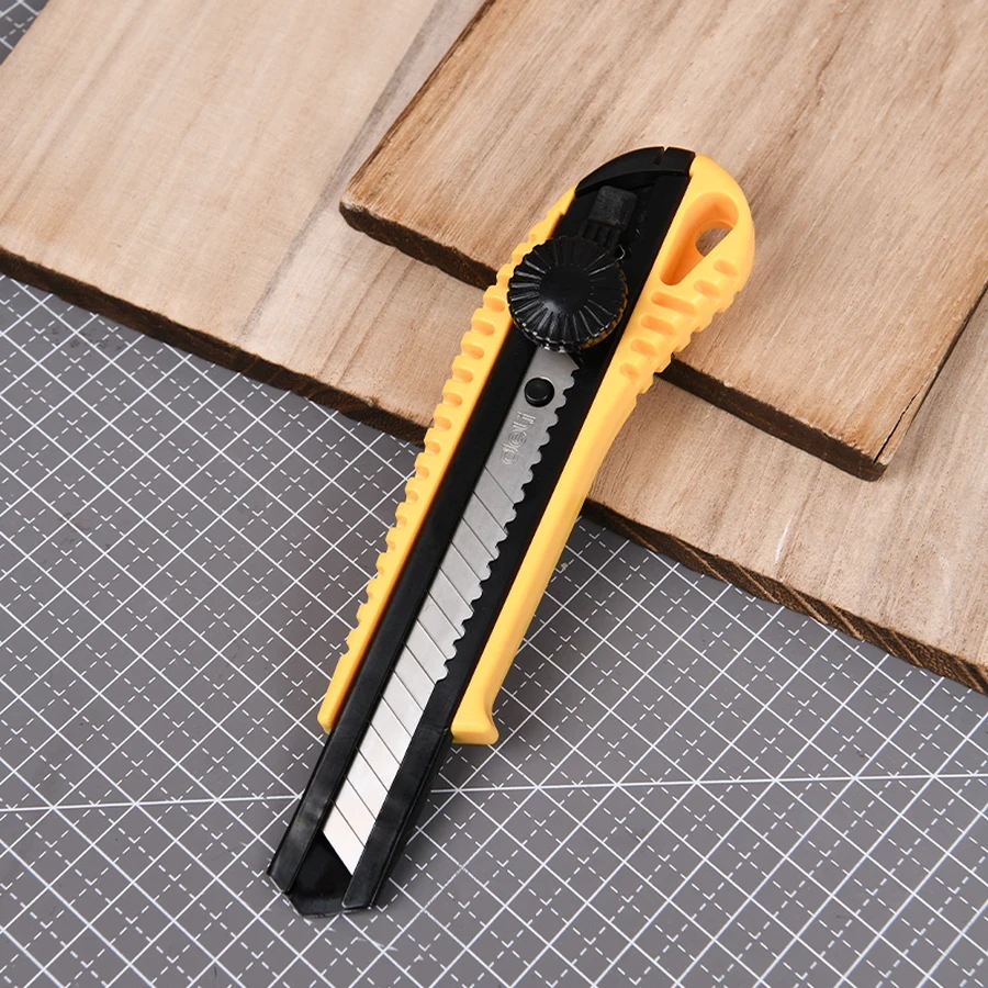 Deli 18mm Heavy-Duty Snap-Off Utility Cutter | Rotary Knob Locking Box Cutter with 100mm SK5 High-Carbon Steel Blade & ABS Body | EDL003A (Yellow)