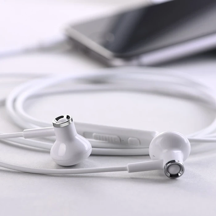 HOCO CANOROUS Universal Wired Earphone with Microphone | 15mm Driver | Black, White Finish | M47