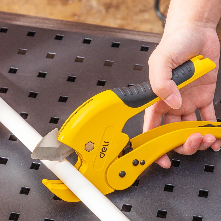 Deli 42mm Professional Ratchet Pipe Cutter | Heavy-Duty 3Cr13 Stainless Steel Rust-Proof Blade PVC/PPR Shears with Aluminum Alloy Body | EDL2507 (Yellow)