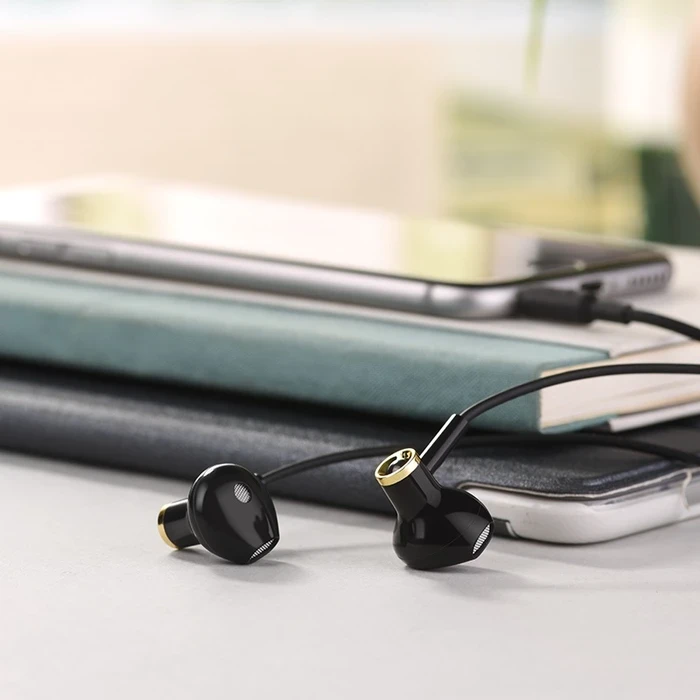 HOCO CANOROUS Universal Wired Earphone with Microphone | 15mm Driver | Black, White Finish | M47