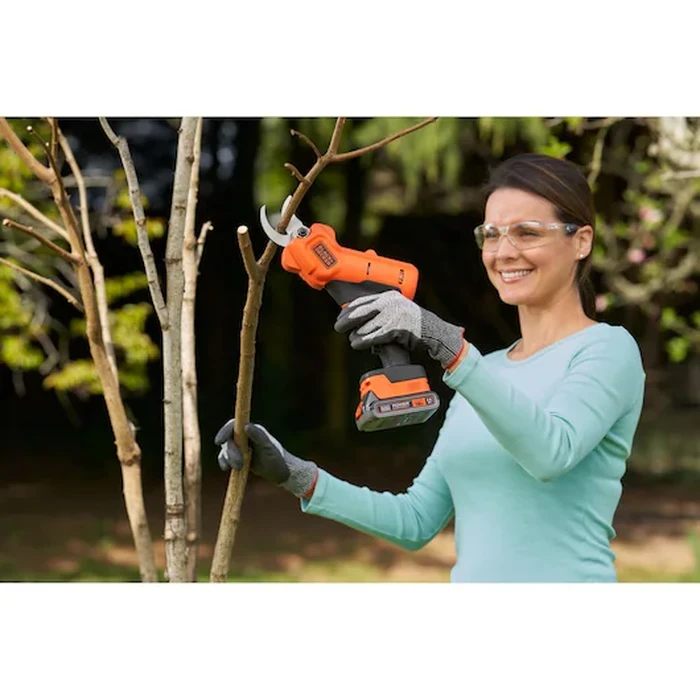 BLACK+DECKER 18V POWERCONNECT Cordless Power Pruner | 25mm Cutting Capacity with 2.0Ah Lithium-Ion Battery & Safety Trigger | BCPP18D1-GB