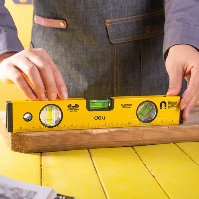 Deli 300mm Magnetic Spirit Level | 3 High-Visibility Bulbs with 0.5mm/m Accuracy | CNC Milled Aluminum Frame with Clear Scale Markings & Shockproof Ends | EDL290300